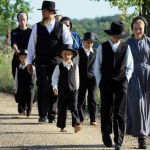 Amish People in Sonntagskleidung