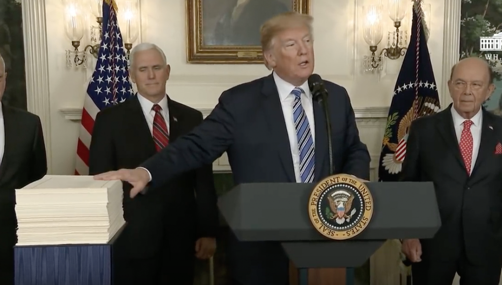 Präsient Donald Trumps Rede zur Unterzeichnung der Omnibus Bill am 23.318 Bildquelle: White House YouTube Screen