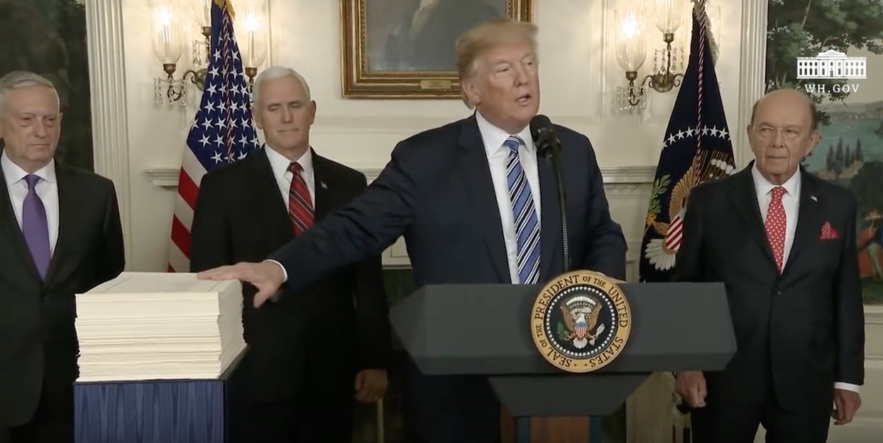 Präsient Donald Trumps Rede zur Unterzeichnung der Omnibus Bill am 23.318 Bildquelle: White House YouTube Screen