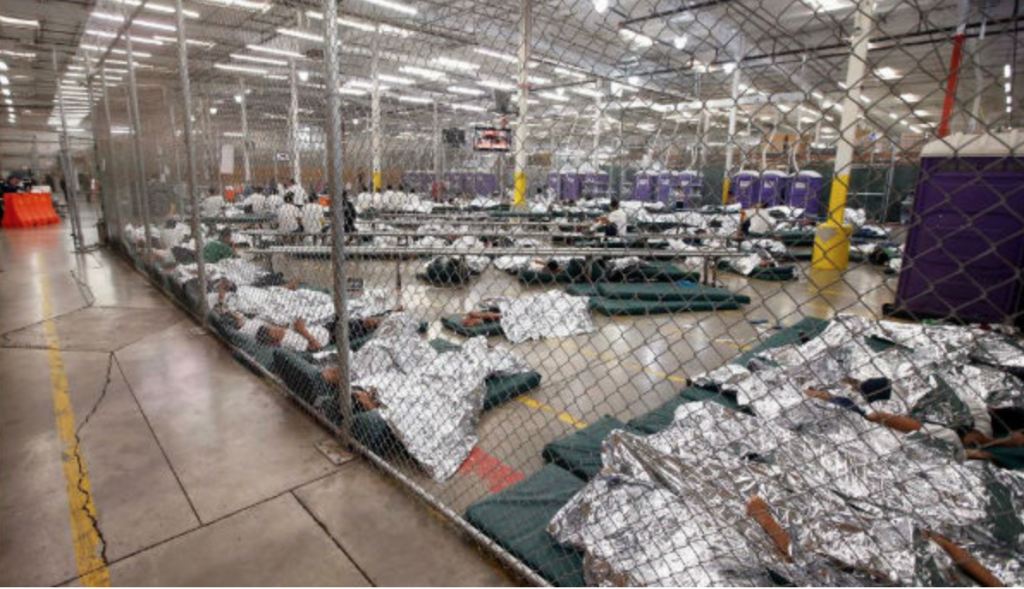 2014 - Kinder werden von Obama Administration in Käfigen gehalten Foto https://rwcnews.com/obama-kept-children-in-cages-heartbreaking-images-revealed.html
