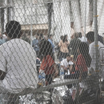 Menschen in Käfigen unter Obama-Regierung Foto 2014 youtube