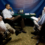 Barak Obama in einer SCIF in seinem Hotelzimer in Rio de Janeiro Foto White House, gemeinfrei
