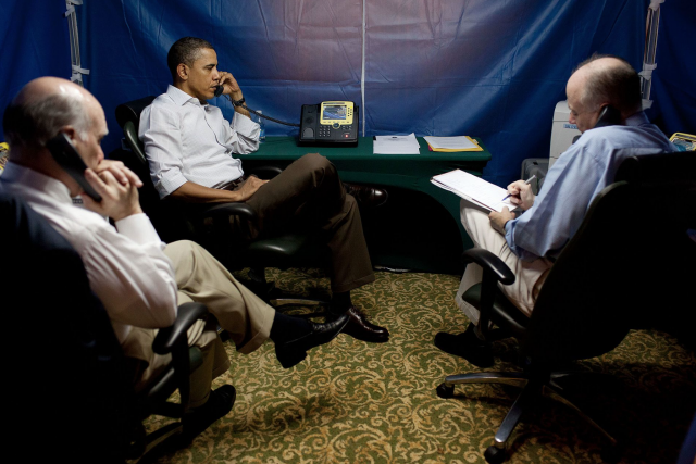 Barak Obama in einer SCIF in seinem Hotelzimer in Rio de Janeiro Foto White House, gemeinfrei
