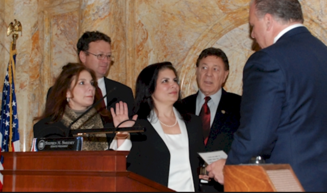 Senatorin Dawn Marie Addiego wird eingeschworen als republikanische Senatorin
